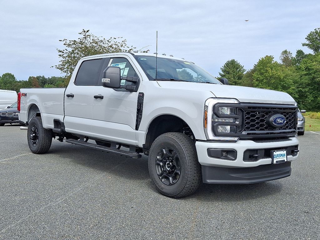 2026 Ford F-350 Super Duty XL's photo