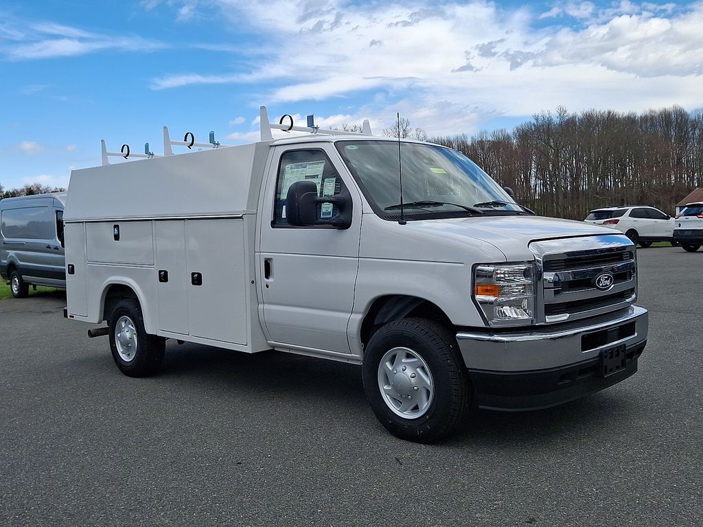 2026 Ford E-Series SRW E-350 Super Duty 138 in WB's photo