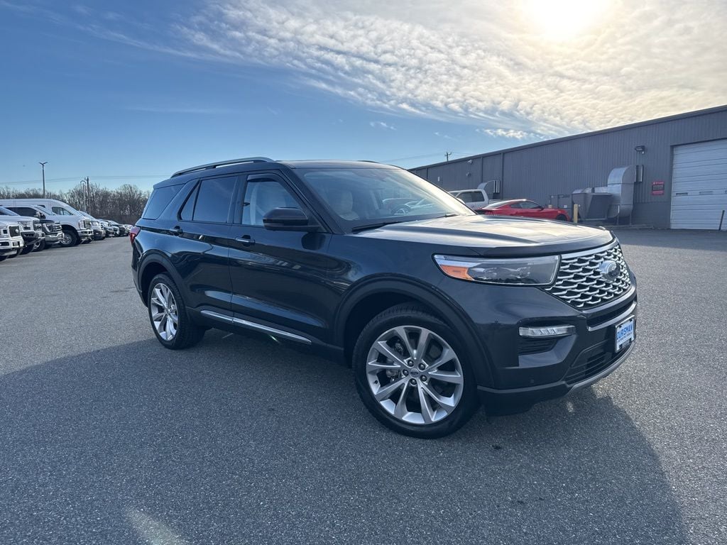 2022 Ford Explorer Platinum's photo