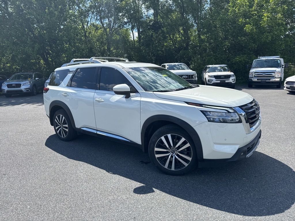 2024 Nissan Pathfinder Platinum 4WD's photo