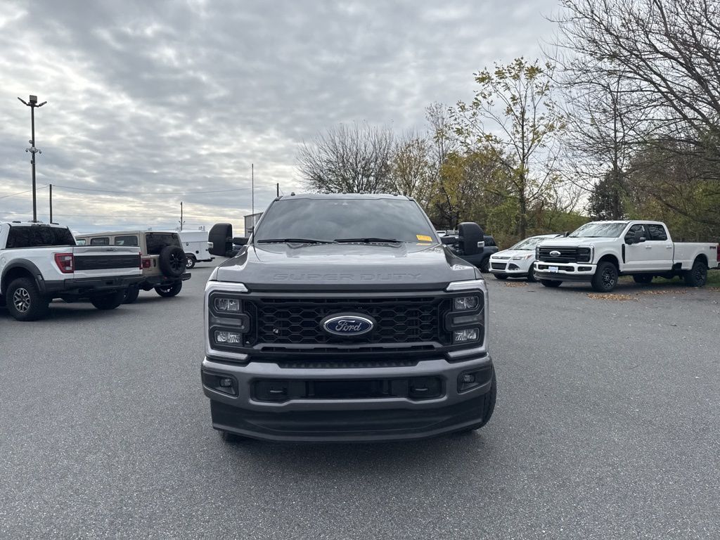 2023 Ford F-350 photo 2
