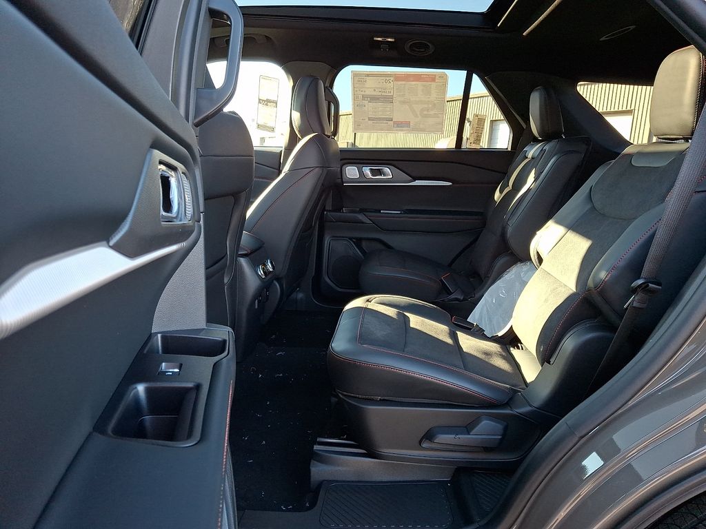 2026 Ford Explorer ST - Photo 6