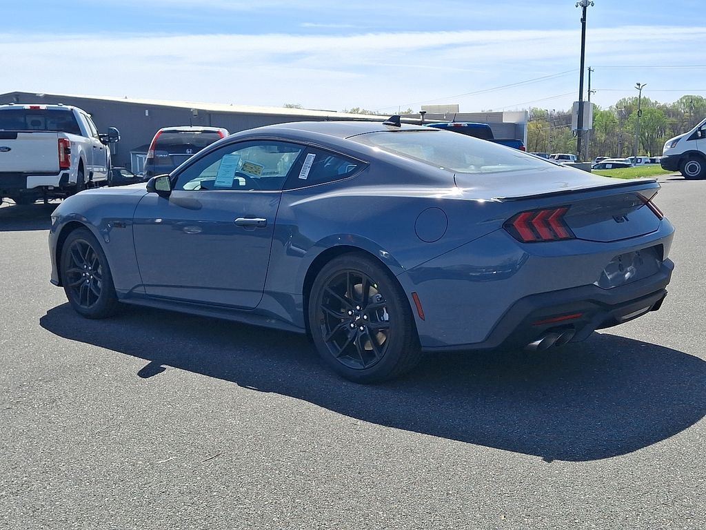 2025 Ford Mustang GT photo 4