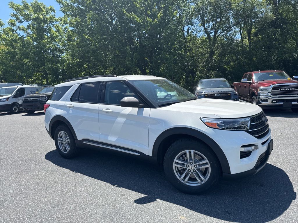 2023 Ford Explorer XLT 4WD's photo