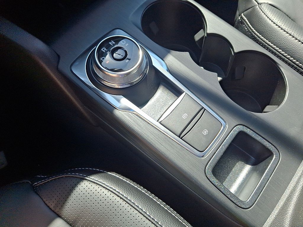 2025 Ford Escape Plug-in hybrid PHEV - Photo 13