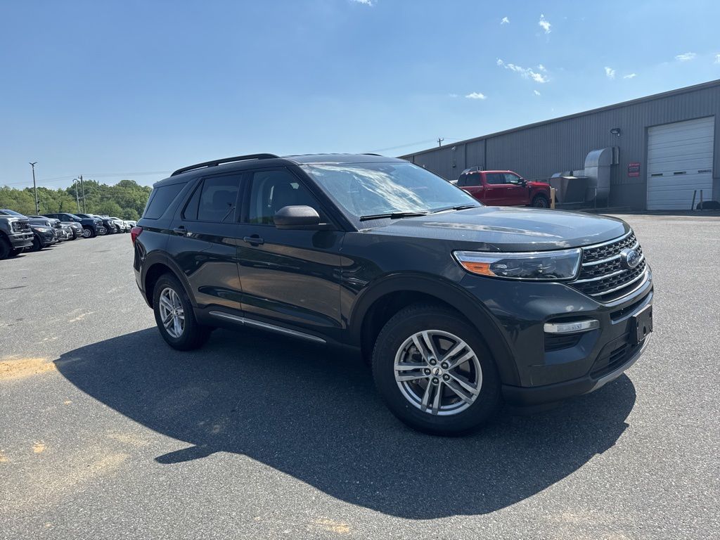 2023 Ford Explorer XLT 4WD's photo