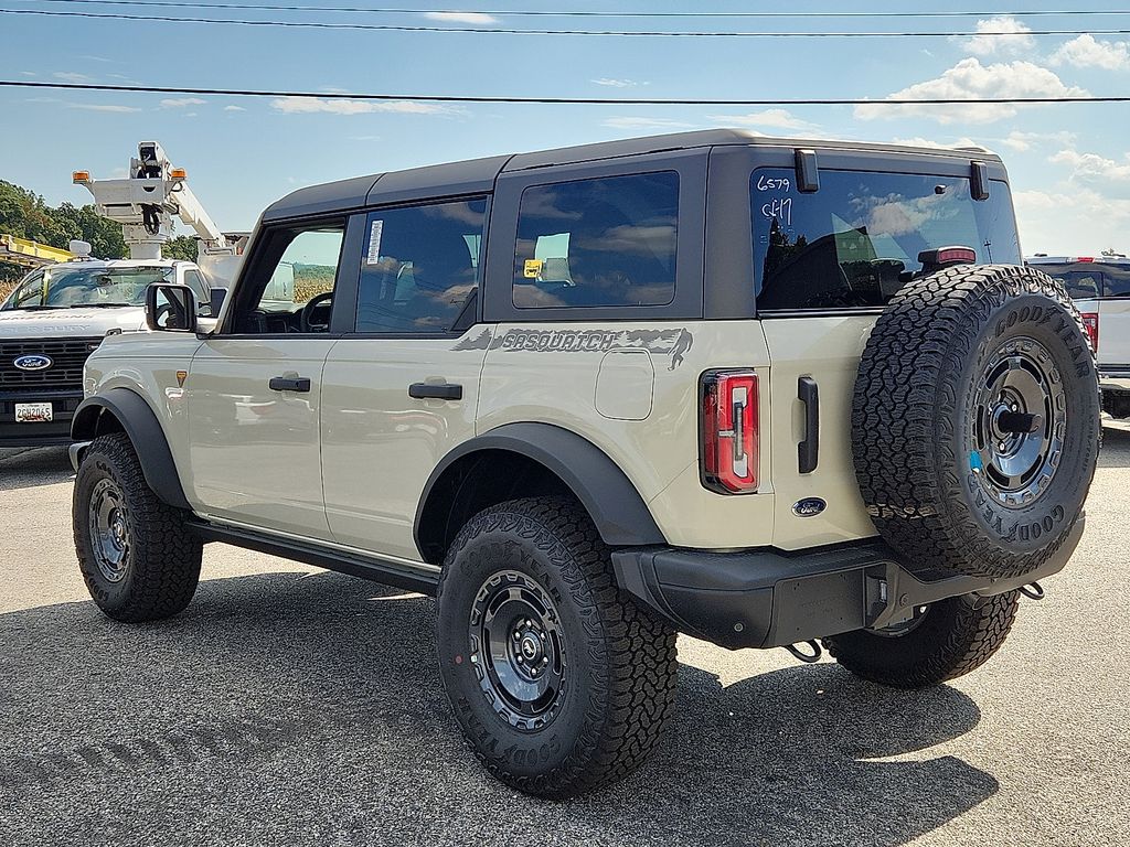 2025 Ford Bronco Badlands photo 2