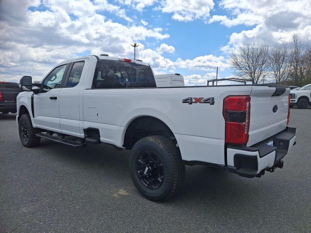 2025 Ford F-350 XL photo 4