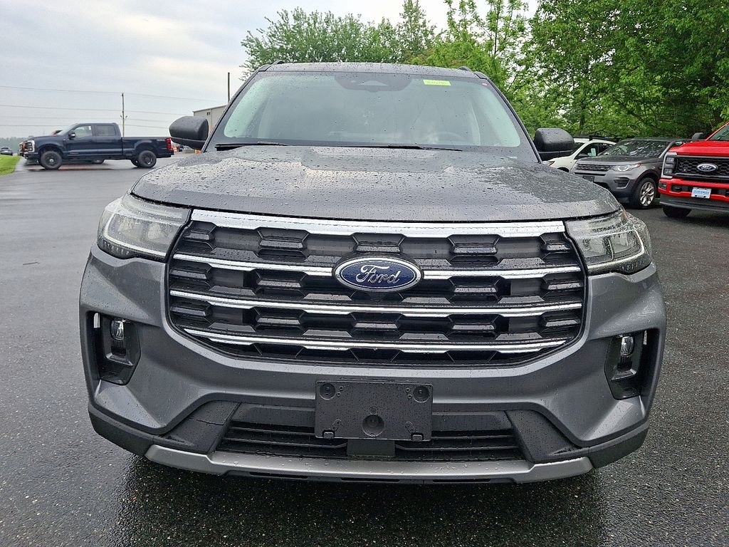 2025 Ford Explorer photo 2