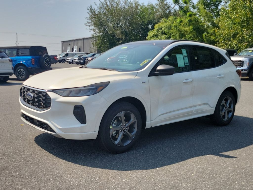 2024 Ford Escape ST-Line photo 3