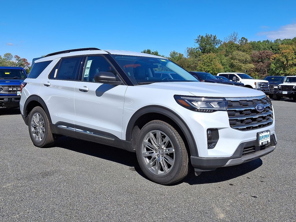 2025 Ford Explorer Active's photo