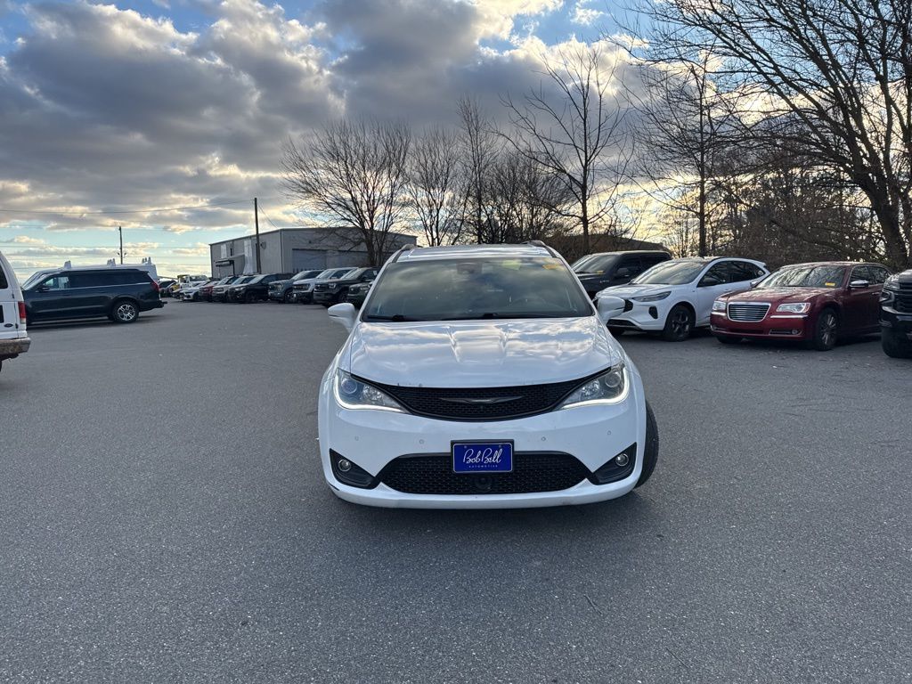 2018 Chrysler Pacifica Limited photo 2