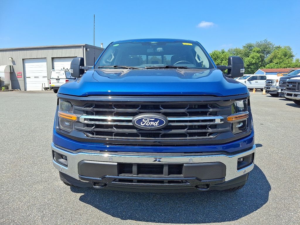 2025 Ford F-150 XLT photo 2
