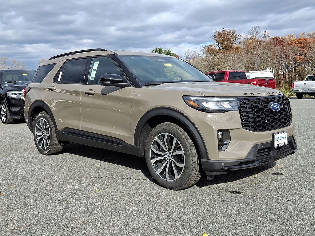 2026 Ford Explorer ST-LINE's photo