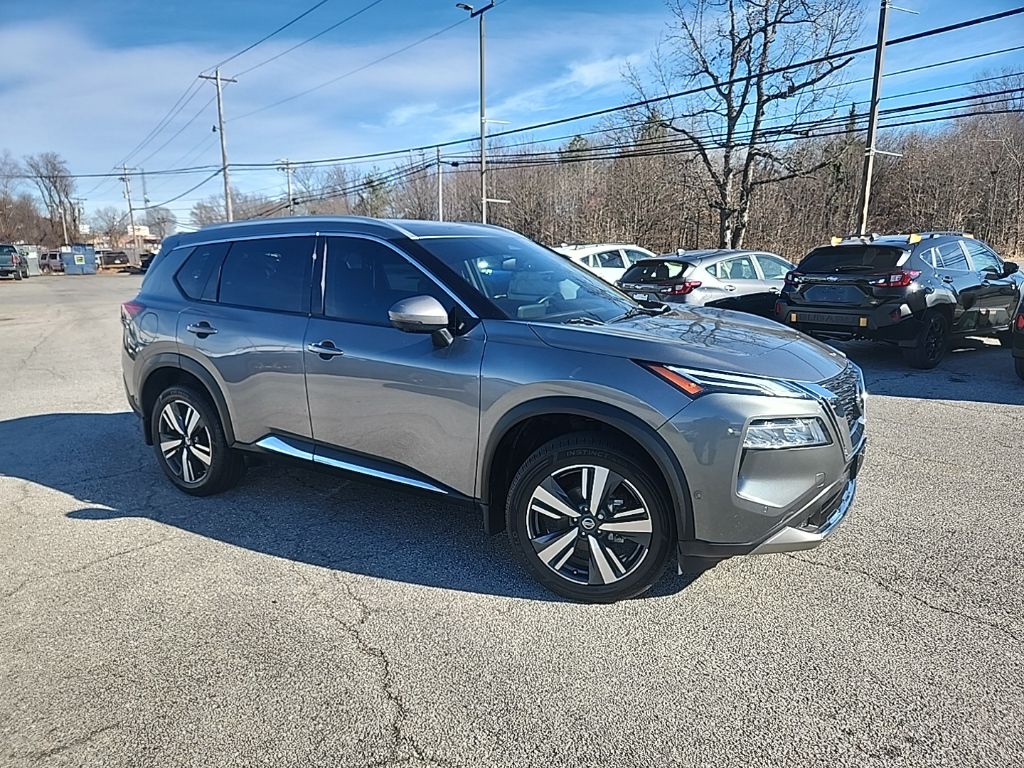 2021 Nissan Rogue Platinum's photo