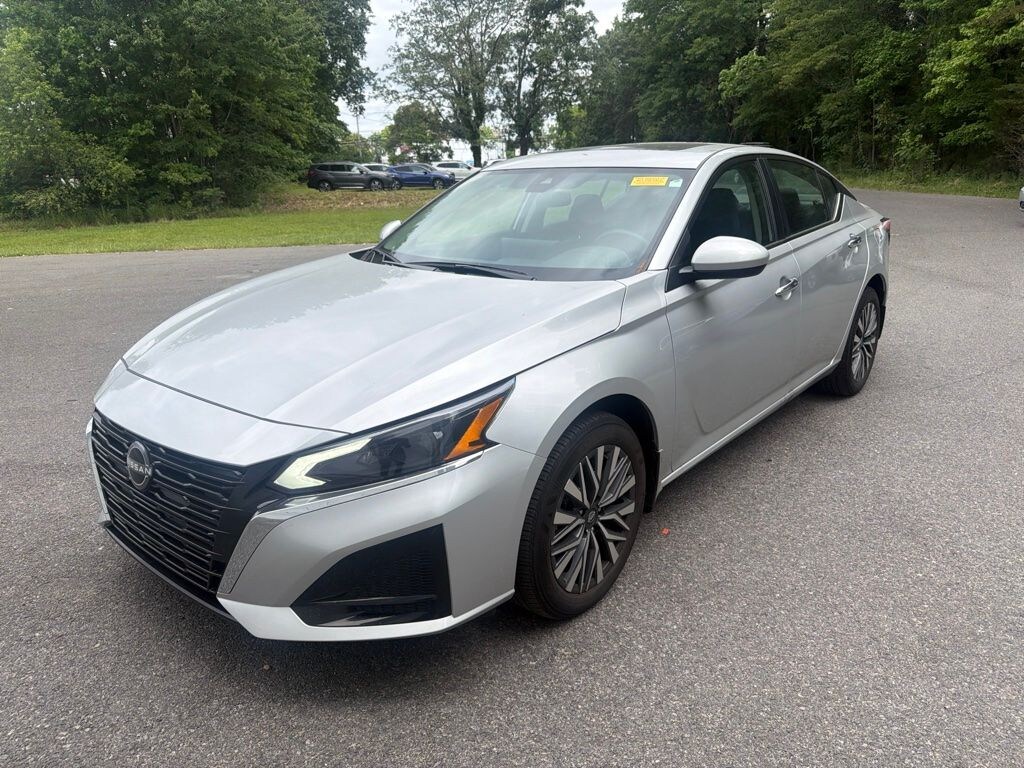 Used 2024 Nissan Altima 2.5 SV Sedan