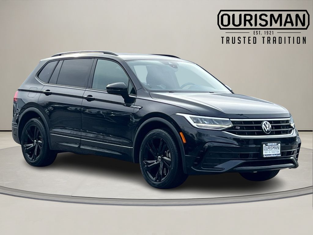 2023 Volkswagen Tiguan SE R-LINE BLACK's photo