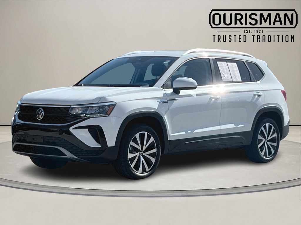 2022 Volkswagen Taos SE photo 2