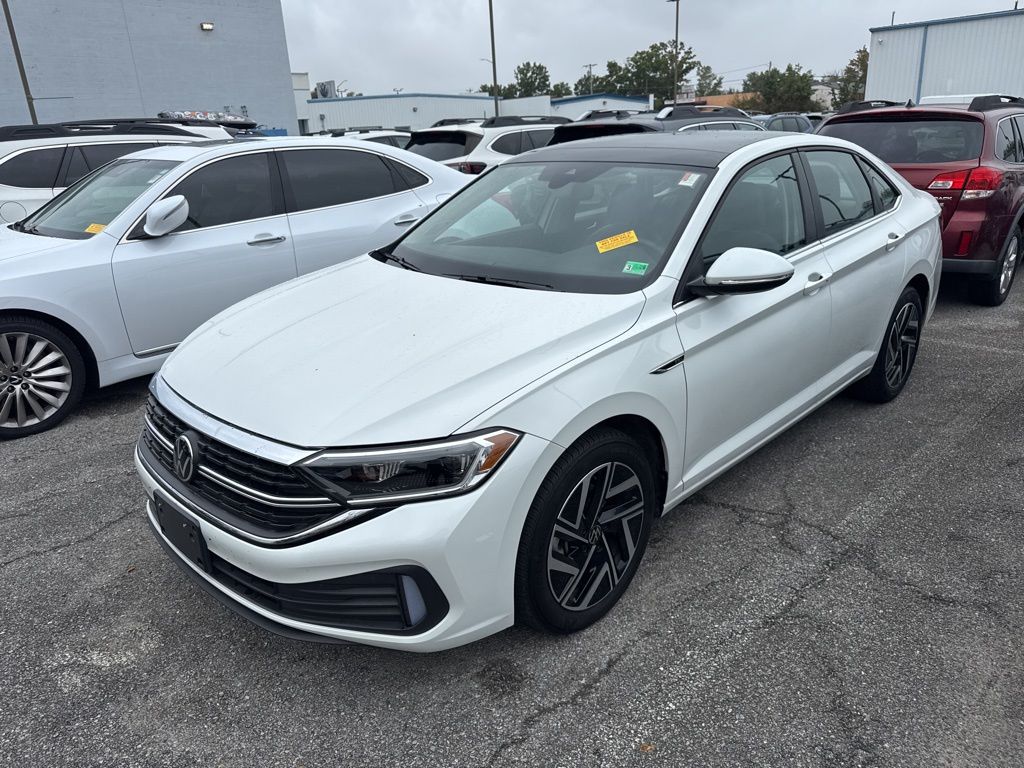2023 Volkswagen Jetta 1.5T SEL photo 2