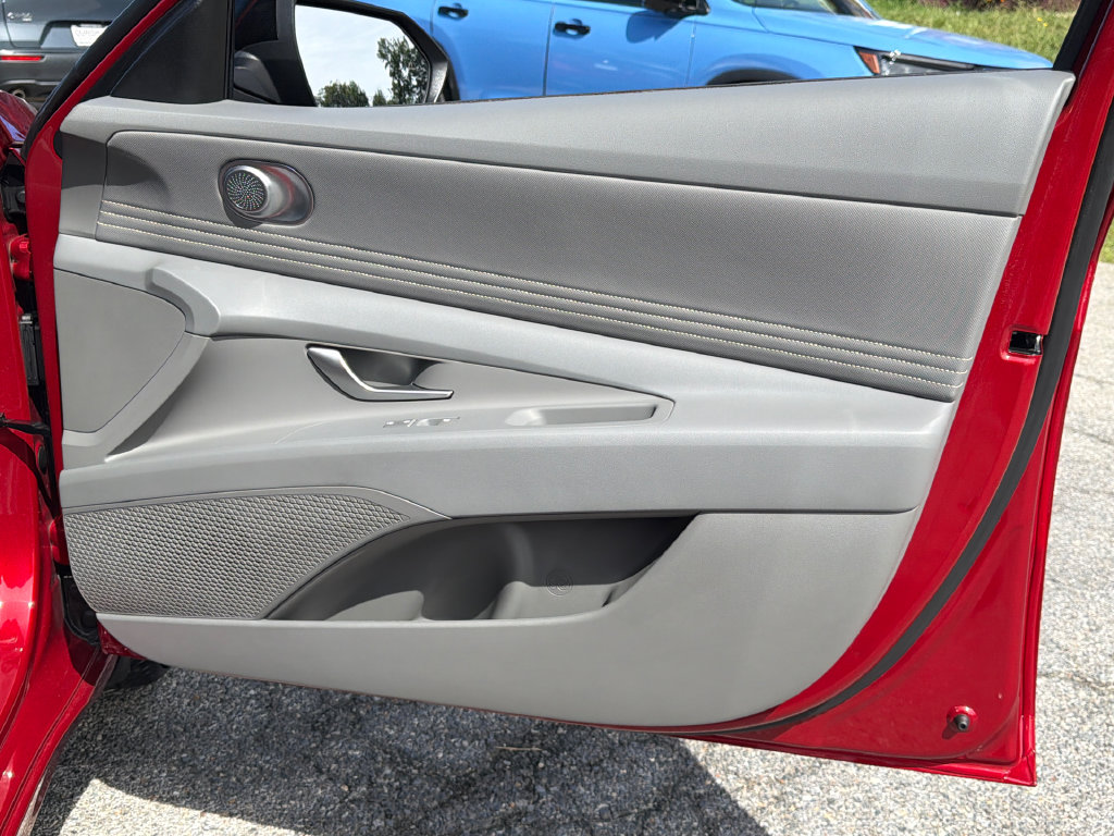 2025 Hyundai Elantra SEL - Photo 9