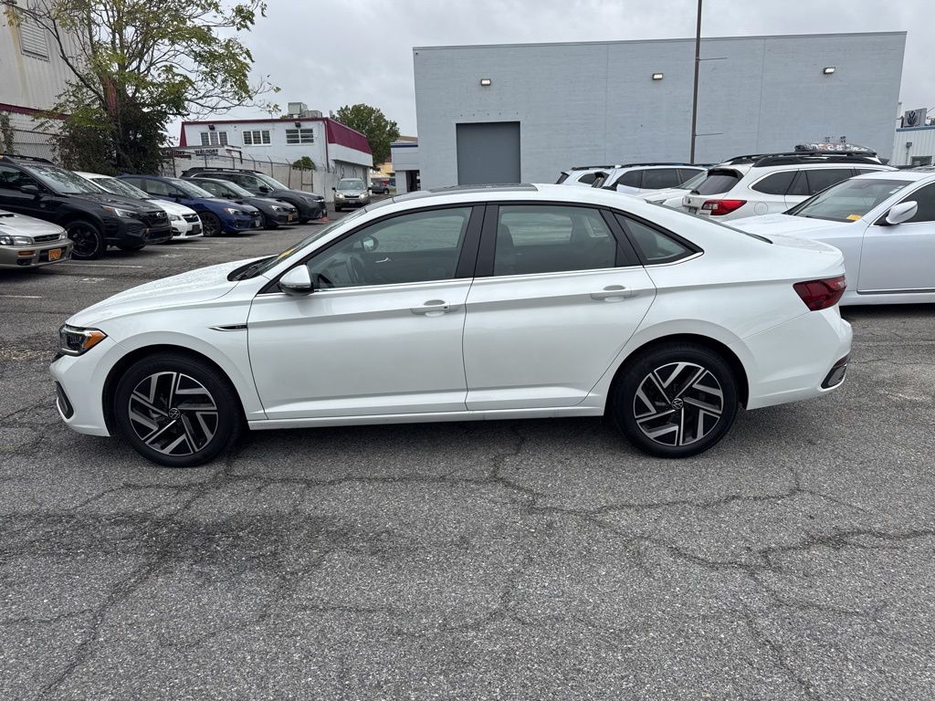 2023 Volkswagen Jetta 1.5T SEL photo 3