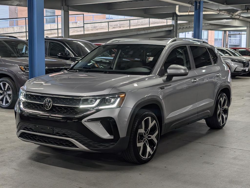 2022 Volkswagen Taos SEL photo 2