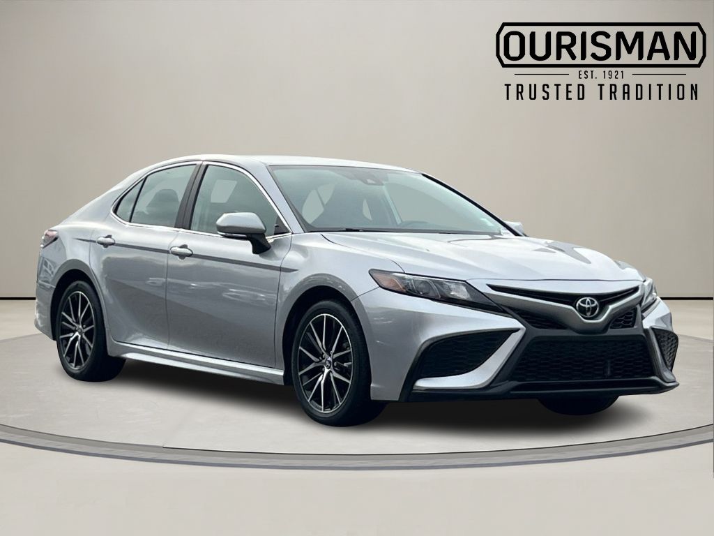 2024 Toyota Camry SE's photo