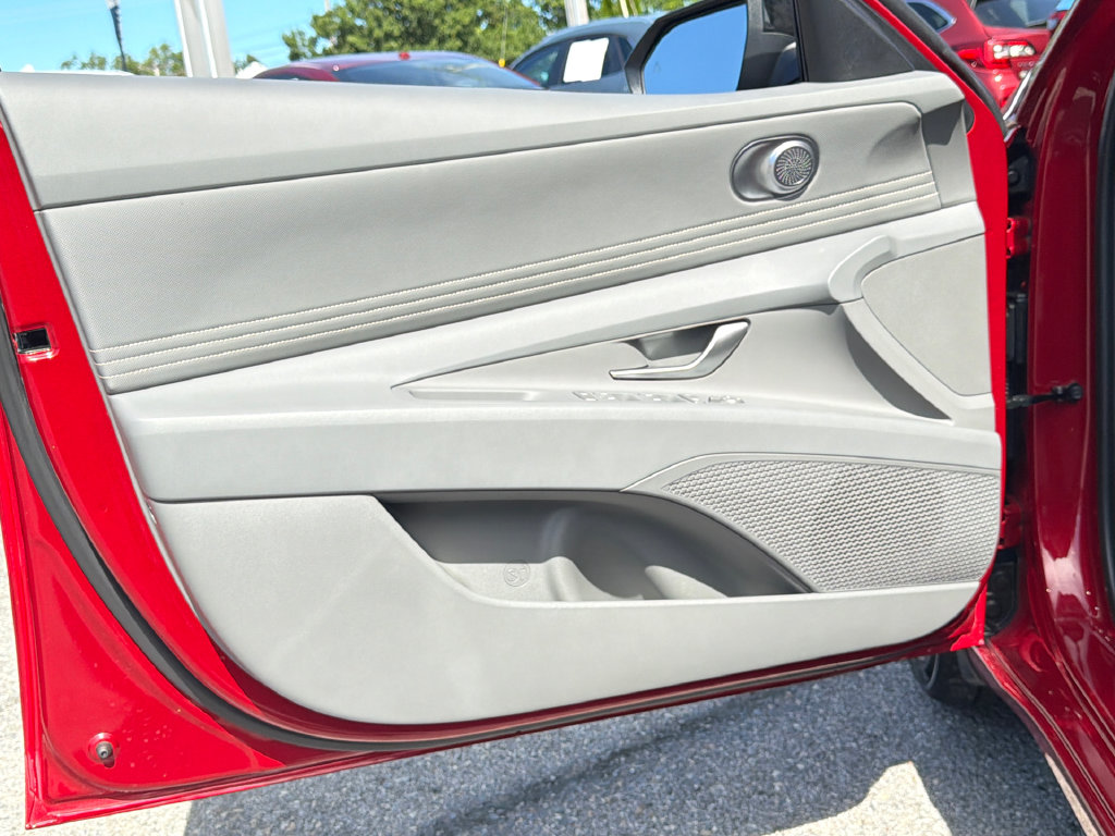 2025 Hyundai Elantra SEL - Photo 25