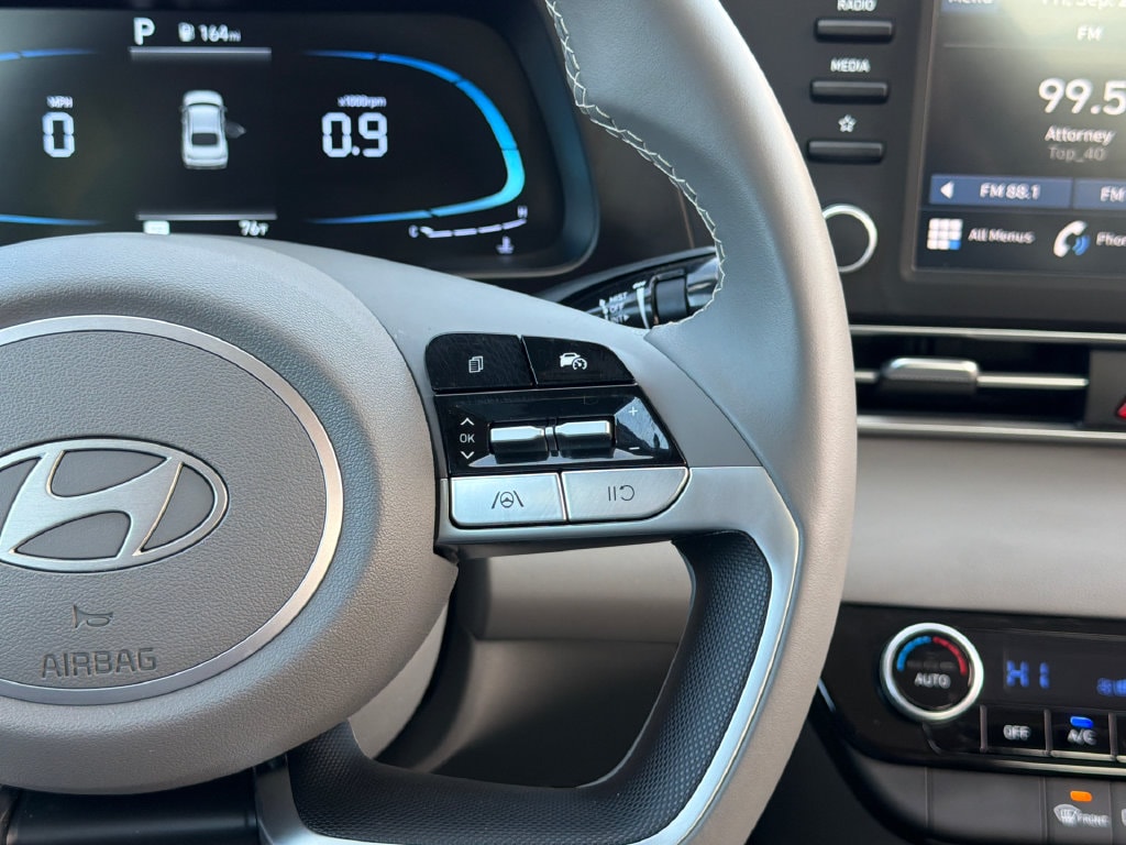 2025 Hyundai Elantra SEL - Photo 22