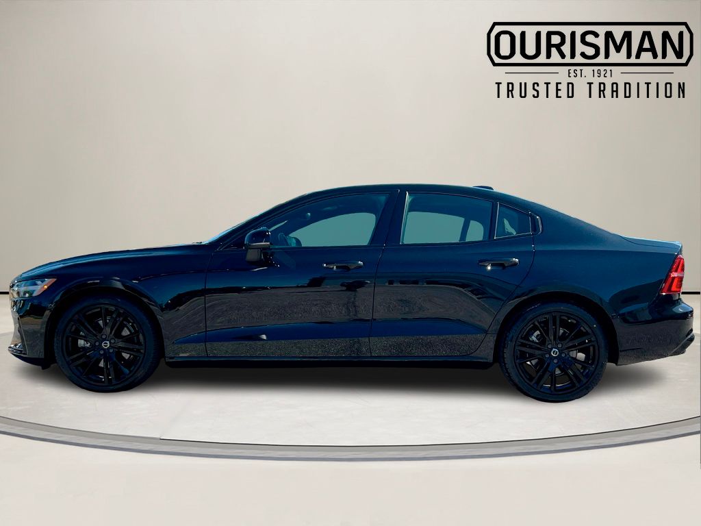 2023 Volvo S60 B5 Plus Black Edition photo 2