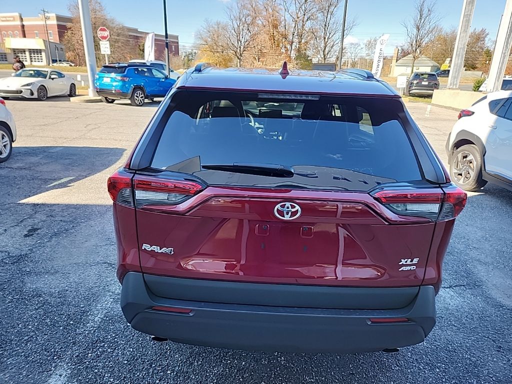 2020 Toyota RAV4 XLE Premium photo 4