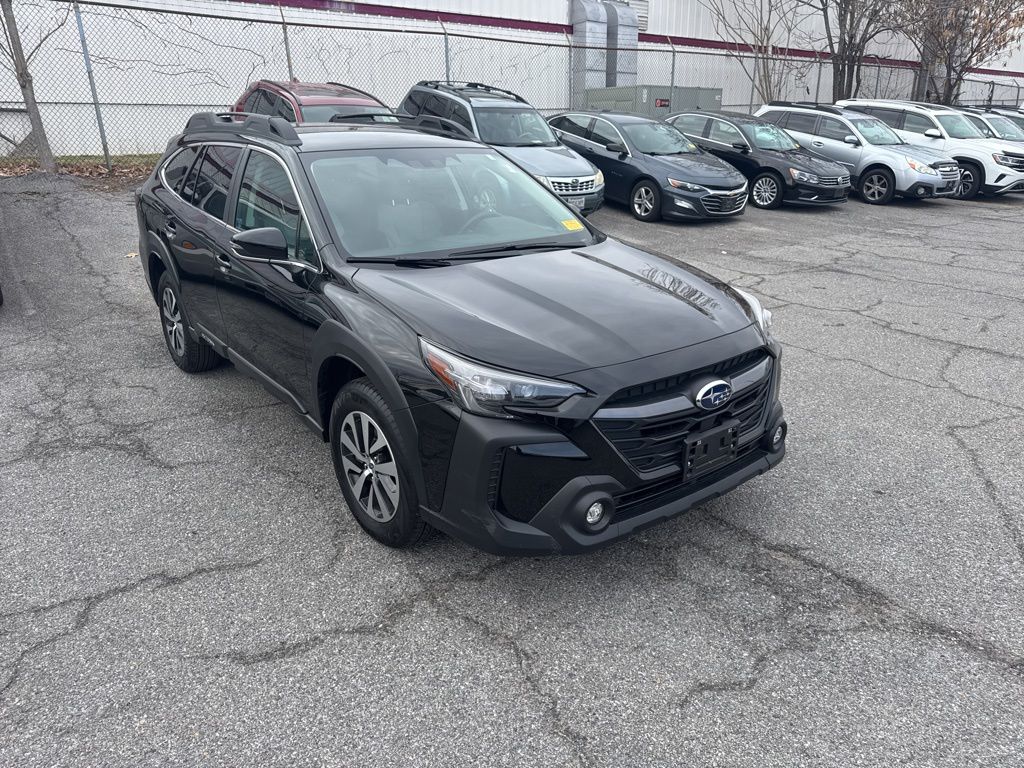 2025 Subaru Outback Premium's photo