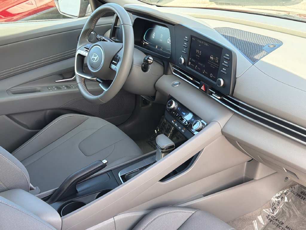 2025 Hyundai Elantra SEL - Photo 11