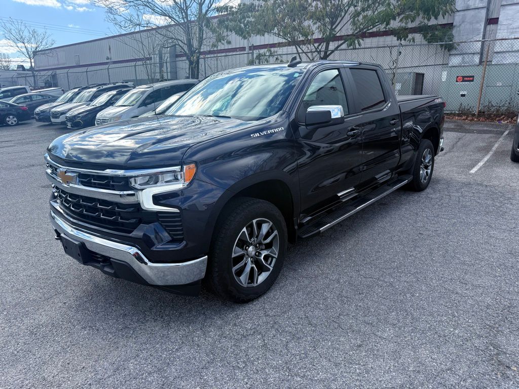 2024 Chevrolet Silverado 1500 LT photo 3