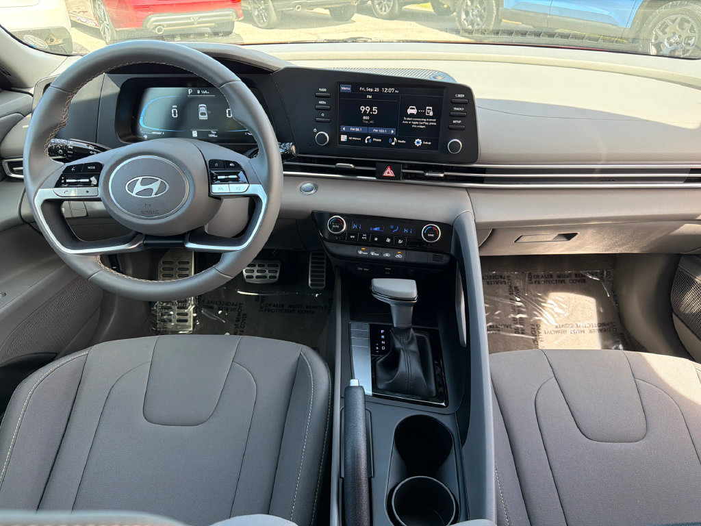 2025 Hyundai Elantra SEL - Photo 14