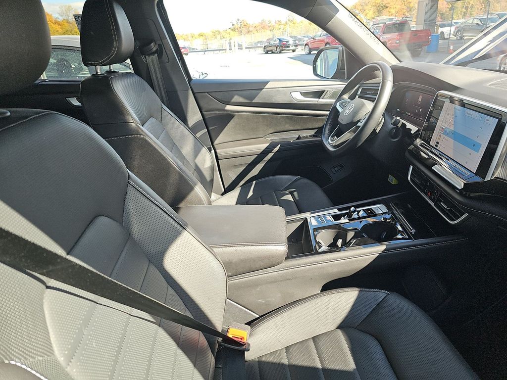 2024 Volkswagen Atlas Cross Sport SEL R-Line photo 4