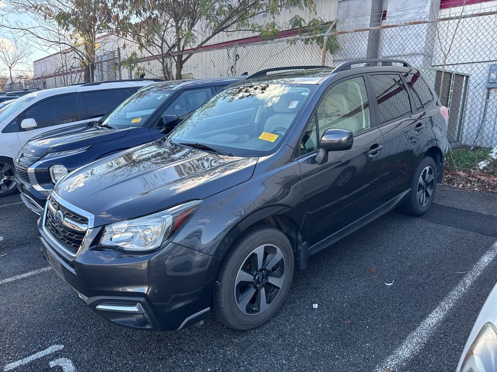 2018 Subaru Forester 2.5i Premium photo 2