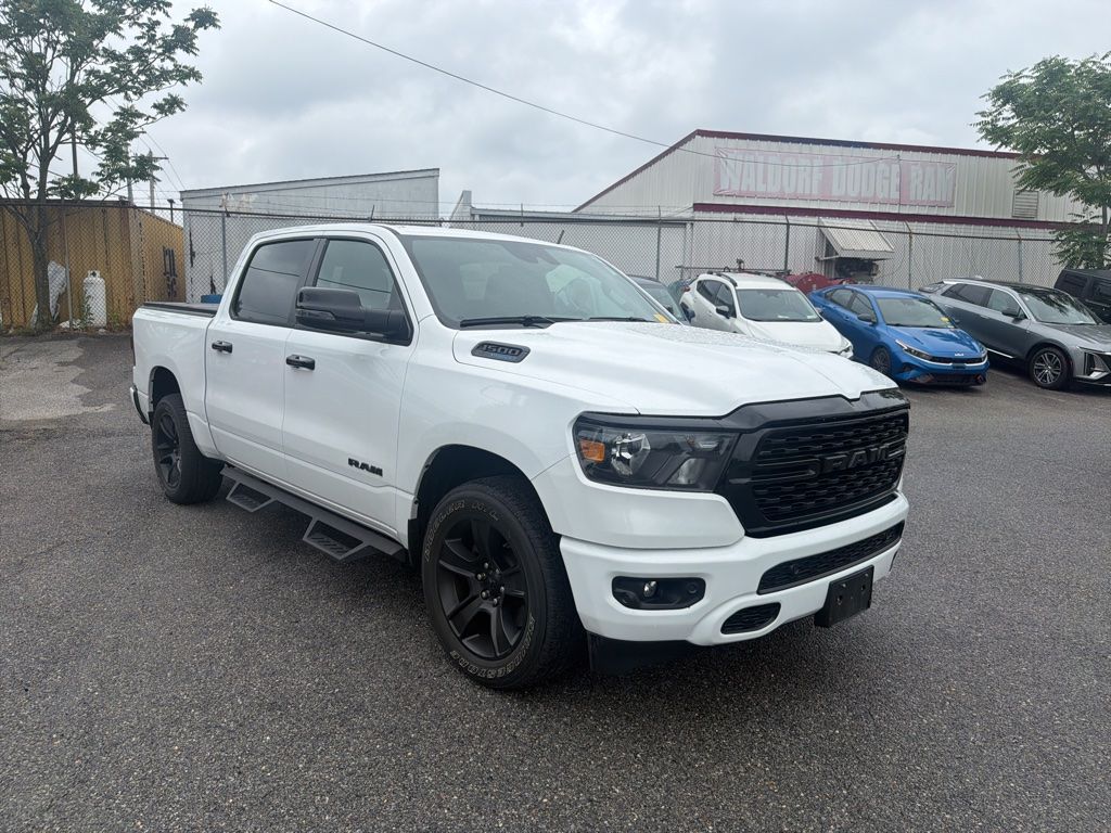 2024 RAM 1500 Big Horn/Lone Star 4x4 Crew Cab 5'7's photo