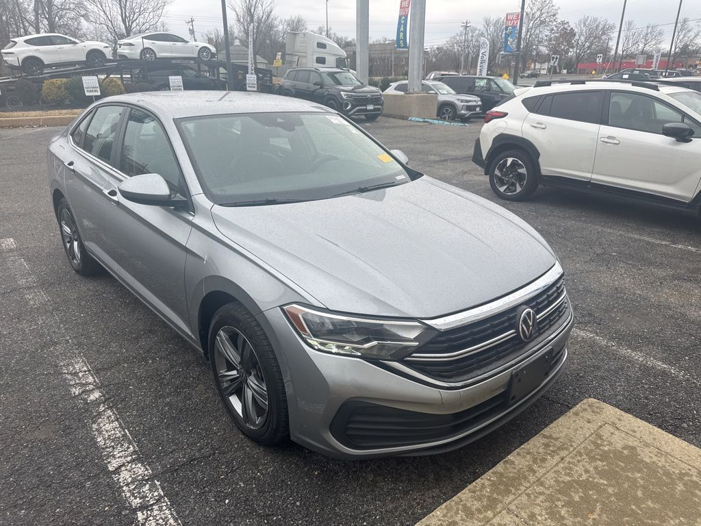 2024 Volkswagen Jetta SE's photo