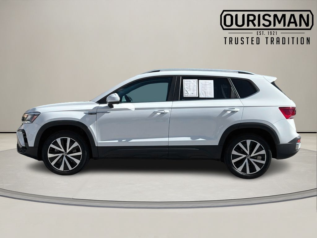 2022 Volkswagen Taos SE photo 3