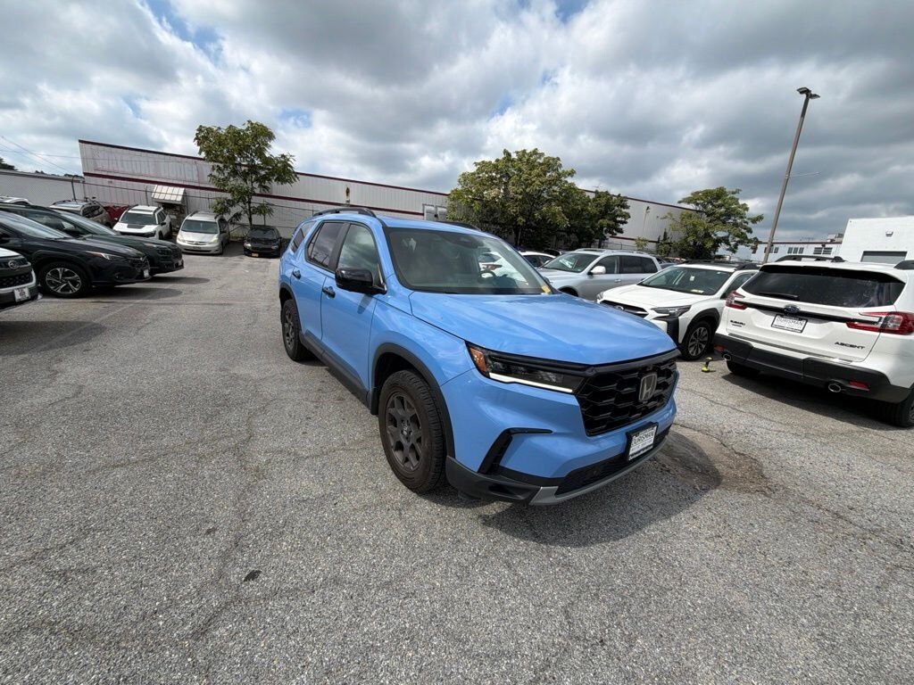 Used 2024 Honda Pilot TrailSport SUV