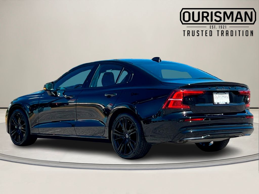 2023 Volvo S60 B5 Plus Black Edition photo 3