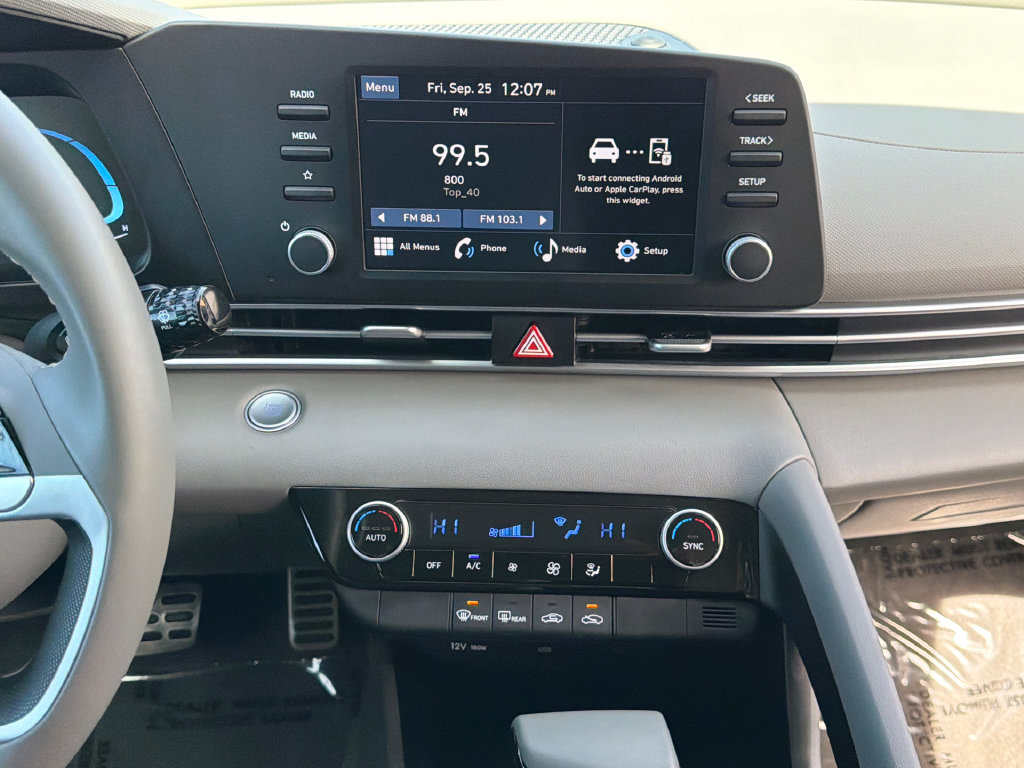 2025 Hyundai Elantra SEL - Photo 15