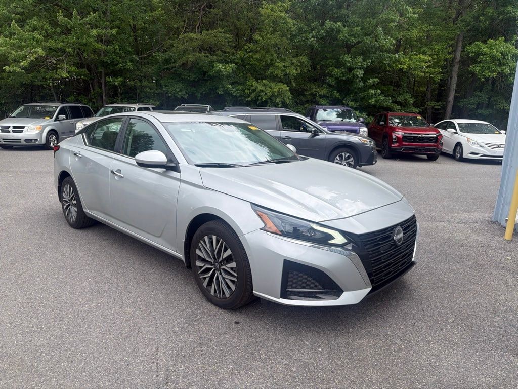 Used 2024 Nissan Altima 2.5 SV Sedan