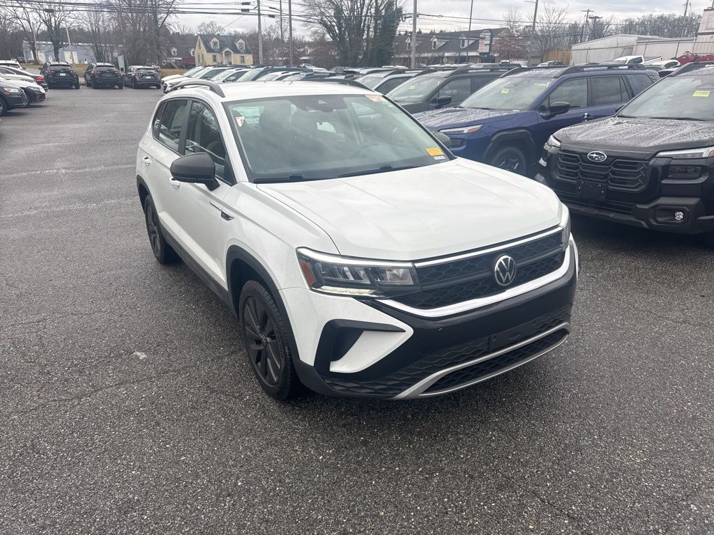 2022 Volkswagen Taos S's photo