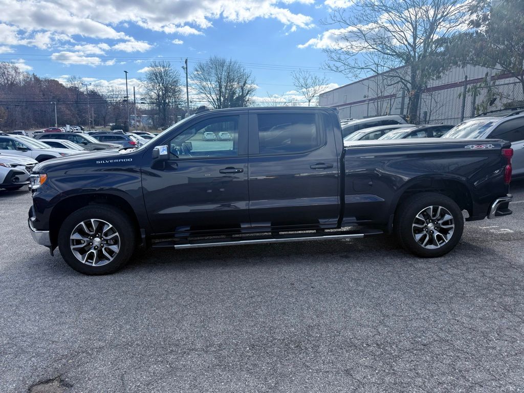 2024 Chevrolet Silverado 1500 LT photo 4
