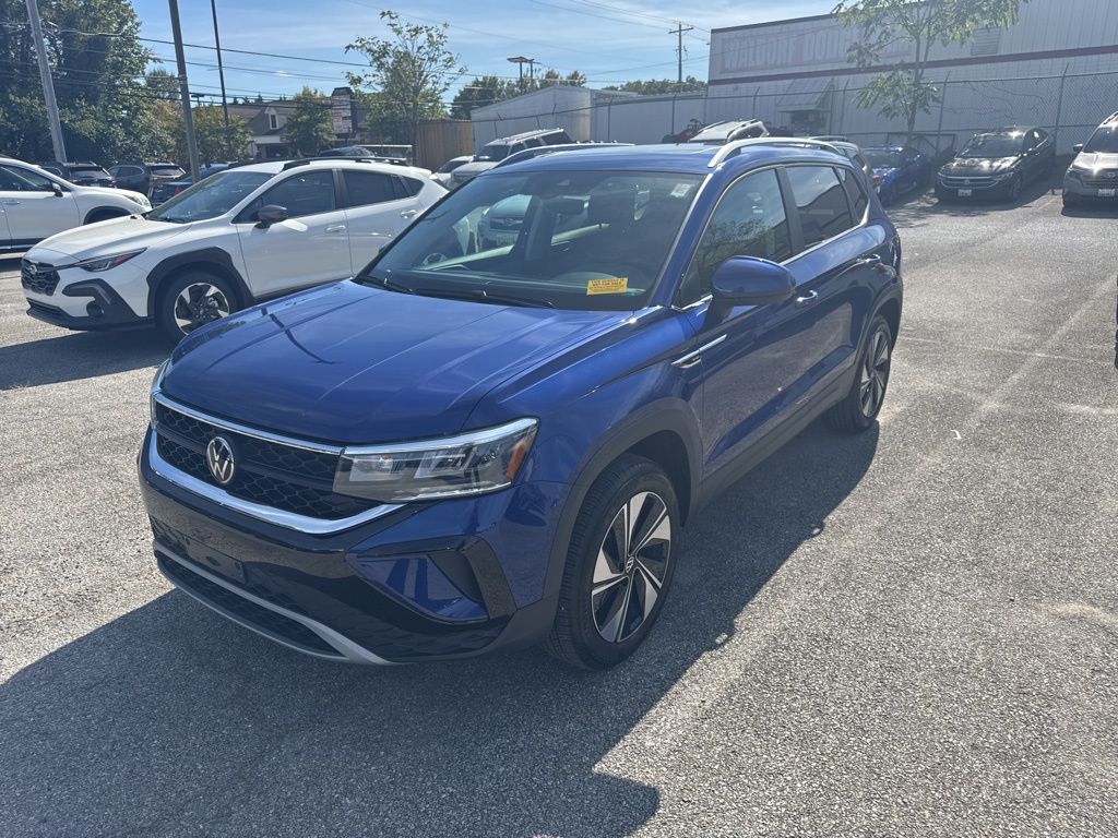 2024 Volkswagen Taos SE photo 3