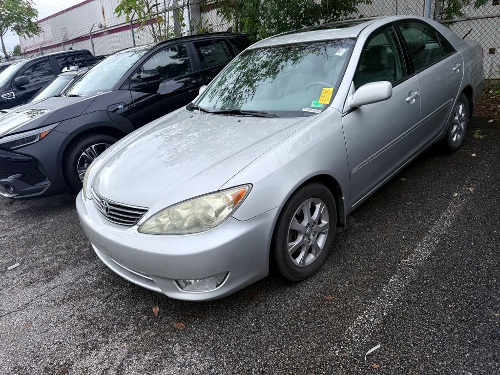 2005 Toyota Camry LE photo 3