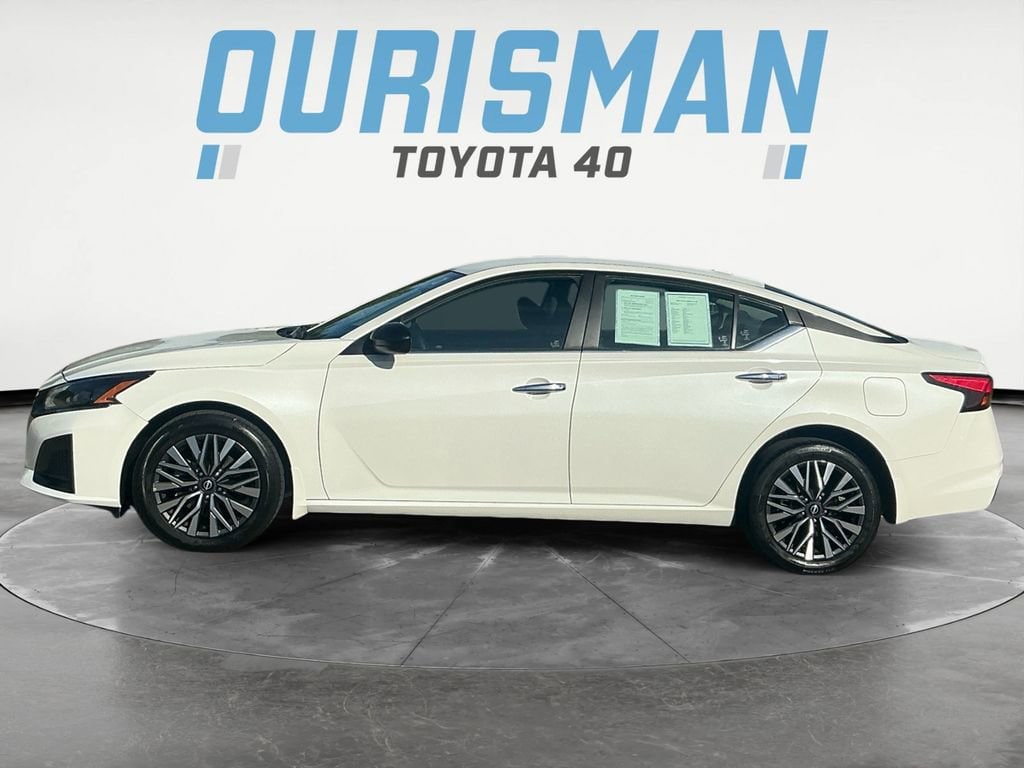 Used 2024 Nissan Altima 2.5 SV Sedan