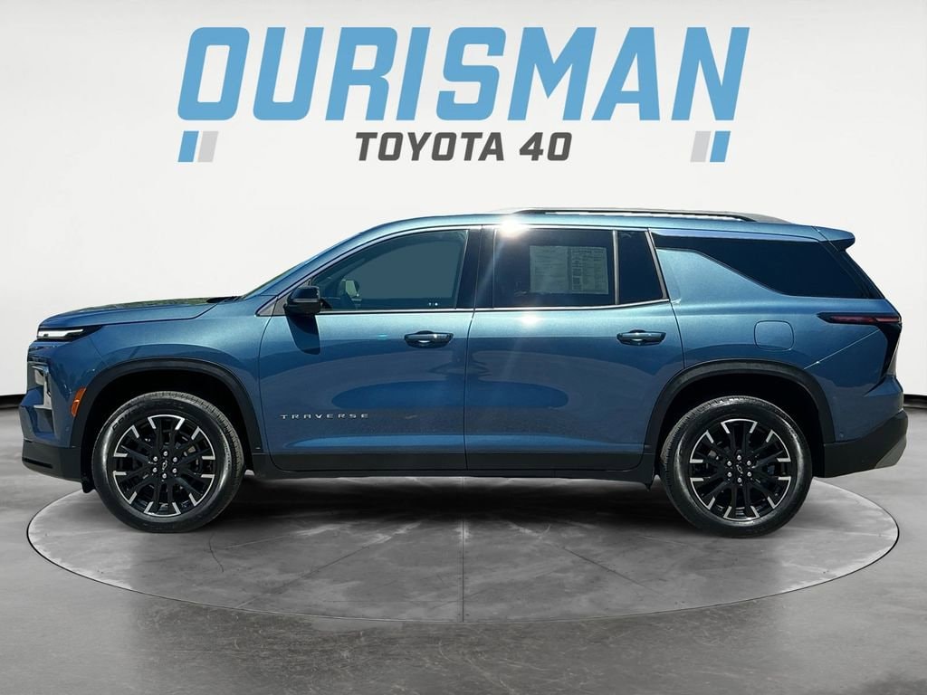 Used 2025 Chevrolet Traverse LT SUV